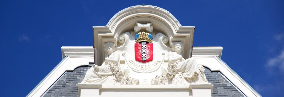 Embleem geschilderd van Vondelpark CS